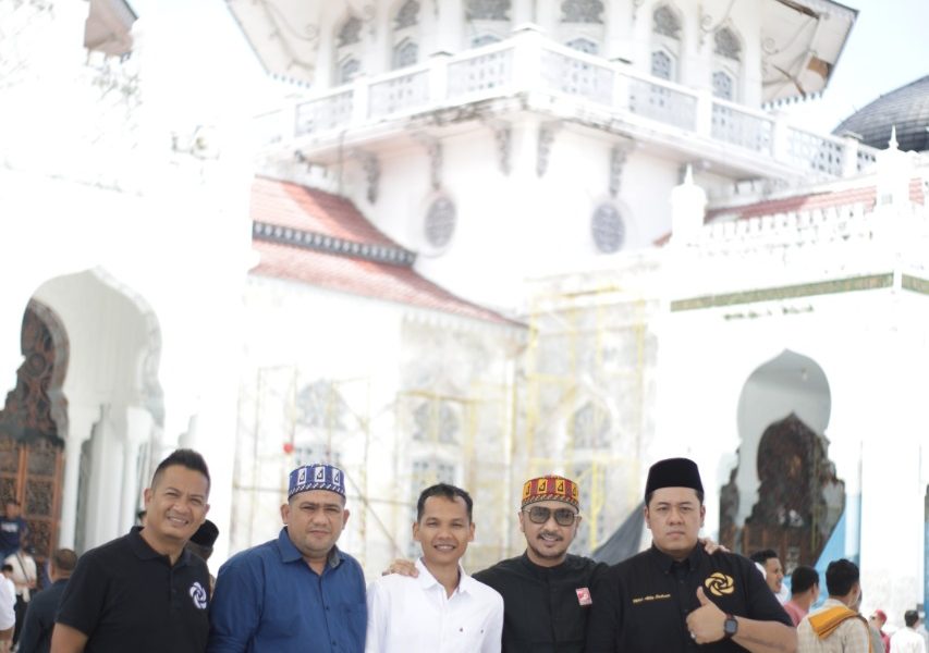 Ketum PSI Giring Ganesha Tiba di Aceh, Shalat Jumat di Masjid Raya Baiturrahman