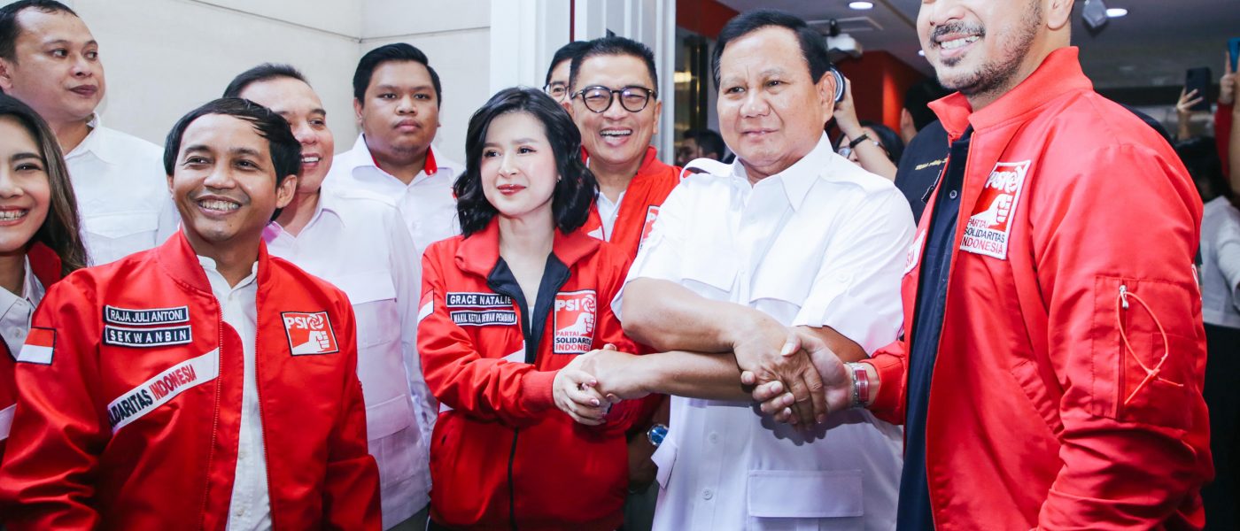 Prabowo Tiba di Kantor PSI, Salam Silang dengan Giring dan Grace Natalie